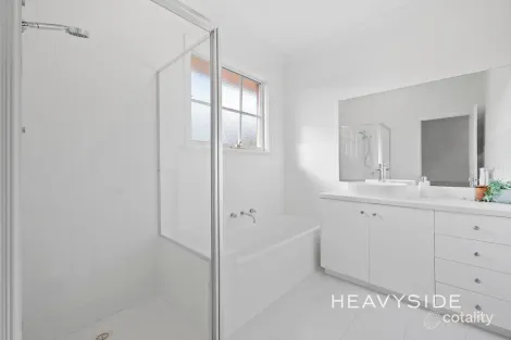 Property photo of 27 Windsor Crescent Mont Albert VIC 3127