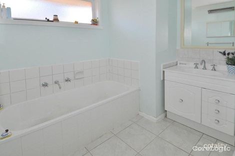 Property photo of 2 Tullaroop Court St Albans VIC 3021