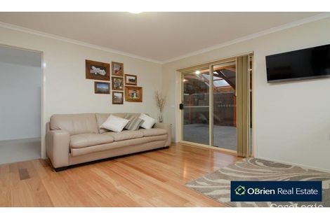 Property photo of 6 Meredith Close Narre Warren South VIC 3805