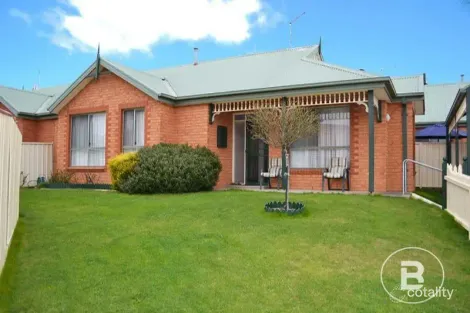 2/3 Castle Ct, Ballarat East, VIC 3350