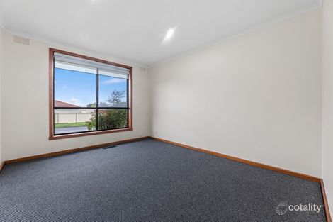 Property photo of 13 Fraser Close Mill Park VIC 3082