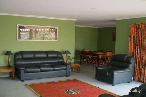 Property photo of 5 Henry Court Caroline Springs VIC 3023