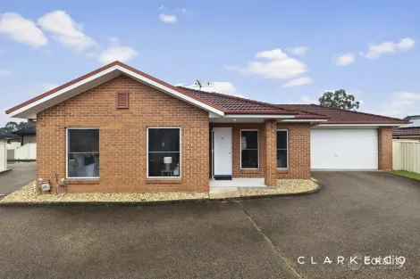 Property photo of 2/58-60 Hargreaves Circuit Metford NSW 2323