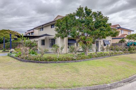 25 Runaway Bay Ave, Runaway Bay, QLD 4216