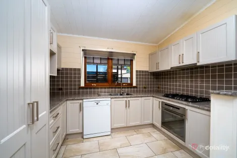 Property photo of 124 Markham Street Armidale NSW 2350