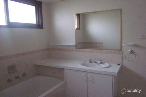 Property photo of 5 Todd Court Cranbourne West VIC 3977