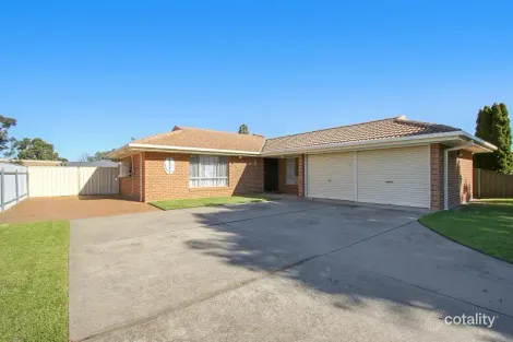 Property photo of 21 Condon Place Lavington NSW 2641