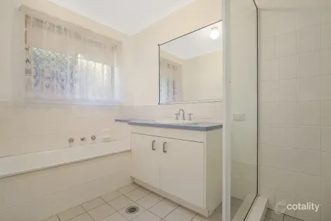 Property photo of 21 Condon Place Lavington NSW 2641