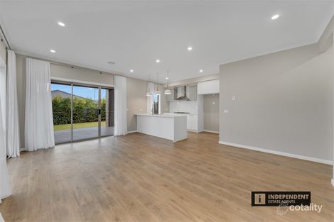 Property photo of 8 Penver Drive Cobblebank VIC 3338