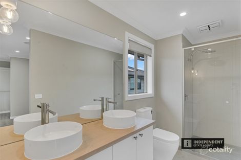 Property photo of 8 Penver Drive Cobblebank VIC 3338