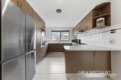 Property photo of 11 Redfern Way Pakenham VIC 3810