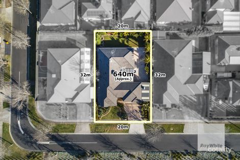 Property photo of 3 Hessing Green Caroline Springs VIC 3023
