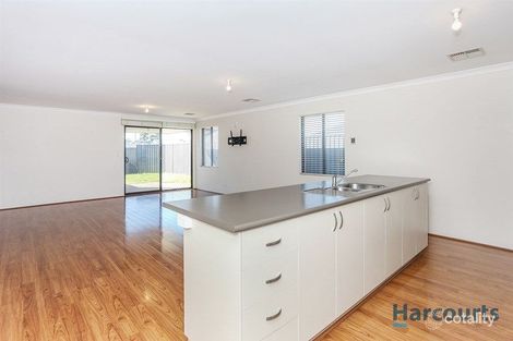 Property photo of 13 Saligna Way Dayton WA 6055