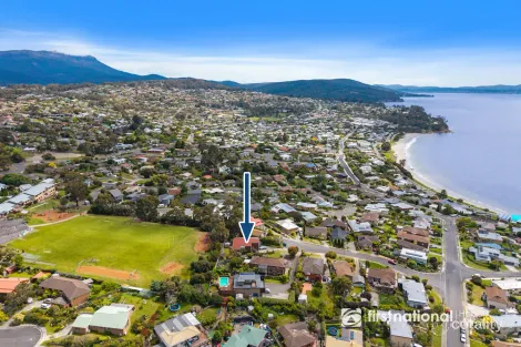 2/11 Kulgoa Pl, Blackmans Bay, TAS 7052