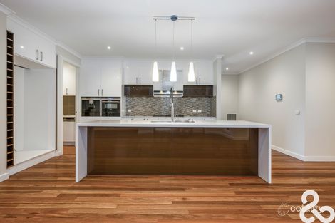 Property photo of 111 Queens Gardens Bundoora VIC 3083