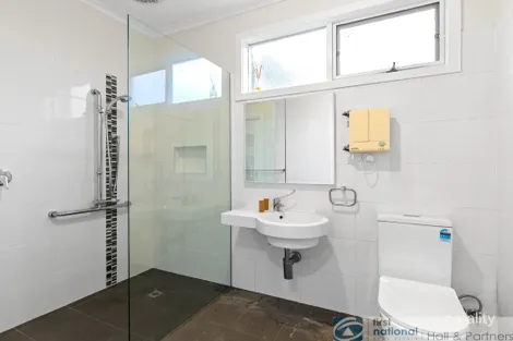 Property photo of 11 Mannahaven Close Endeavour Hills VIC 3802