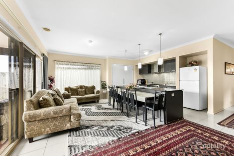 Property photo of 33 Nature Circuit Cranbourne North VIC 3977