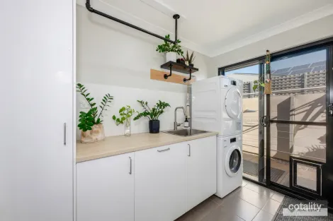 Property photo of 13 Neville Drive Branyan QLD 4670