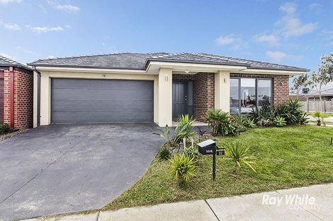 Property photo of 32 Quarters Boulevard Cranbourne West VIC 3977