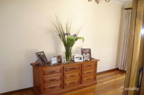 Property photo of 8 Highland Court Dandenong VIC 3175