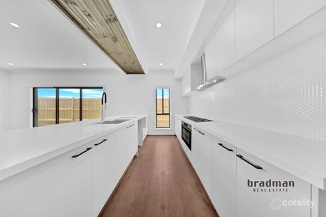 Property photo of 2 Mimosa Drive Beveridge VIC 3753