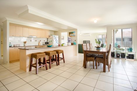 19 Hill End Ave, Hillcrest, QLD 4118