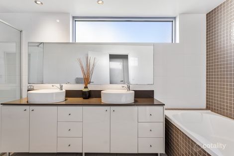 Property photo of 401/4 Como Crescent Southport QLD 4215