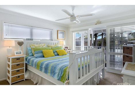 Property photo of 12 Donald Avenue Paradise Point QLD 4216