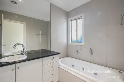 Property photo of 1 Clifford Street Glen Waverley VIC 3150