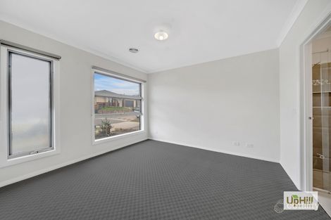 Property photo of 18 Gallant Drive Clyde North VIC 3978