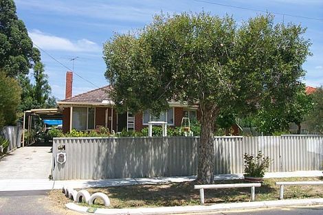 8 Orpington St, Cloverdale, WA 6105