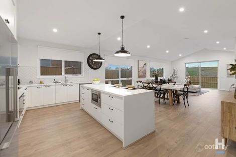 Property photo of 42 Staghorn Way Drouin VIC 3818