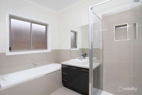 Property photo of 3 Alixia Place Brookfield VIC 3338