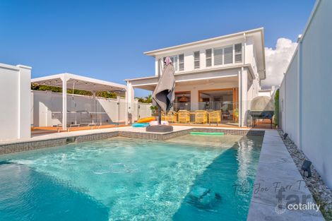 Property photo of 23 Harbour Rise Hope Island QLD 4212