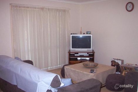 Property photo of 2/72 Whitesides Avenue Sunshine West VIC 3020