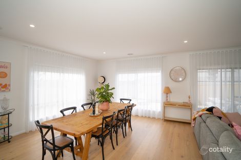 Property photo of 85 Lingiari Drive Lloyd NSW 2650