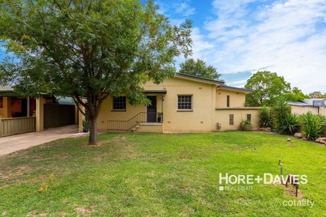 9 Lake St, Lake Albert, NSW 2650