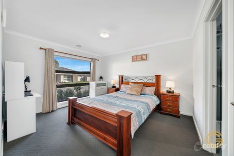 Property photo of 31 Nagle Crescent Cranbourne West VIC 3977