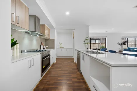 Property photo of 43 Morialta Circuit Werribee VIC 3030