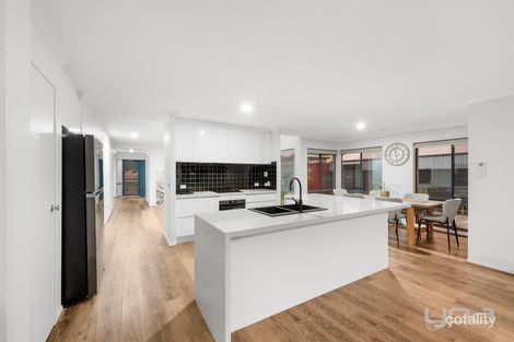 Property photo of 7 Narooma Avenue Burnside VIC 3023