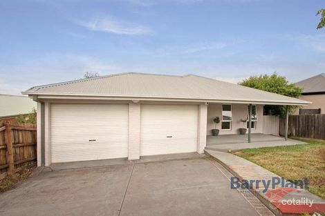 4 Jarryd Cres, Berwick, VIC 3806