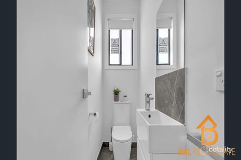 Property photo of 1 Persian Crescent Tarneit VIC 3029