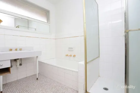 Property photo of 1/4 Ash Grove Malvern East VIC 3145