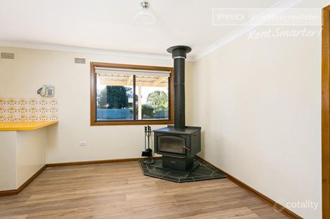 Property photo of 23 Undurra Drive Glenfield Park NSW 2650