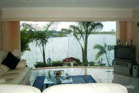 Property photo of 54 Lakeshore Drive Helensvale QLD 4212