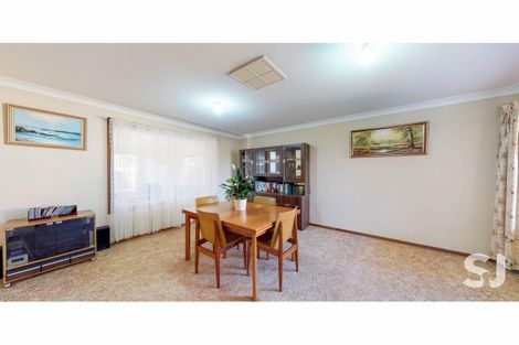 Property photo of 16 Flinders Close Dubbo NSW 2830