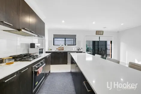 Property photo of 17 Ayesha Avenue Melton South VIC 3338