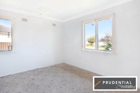 Property photo of 27 Willan Drive Cartwright NSW 2168