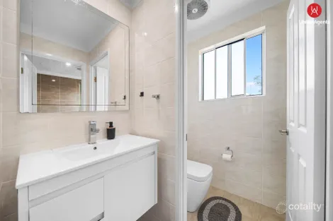 Property photo of 8 Cayley Place Horningsea Park NSW 2171