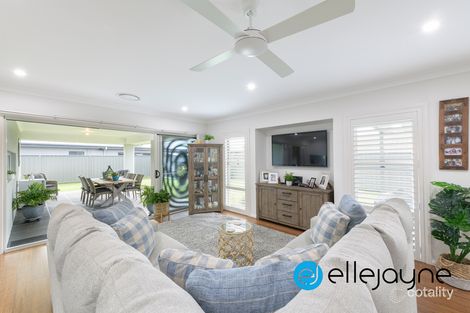 Property photo of 15 Trinity Point Drive Morisset Park NSW 2264